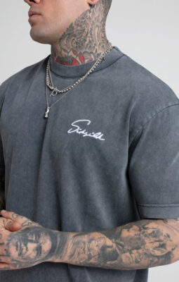 Sik Silk - Black Acid Wash Script Print Oversized T-Shirt - Triko s logem - Šedivé - Image 3